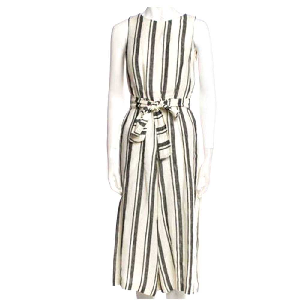 Alice & Olivia Black & White Linen Jumpsuit.
XS
Barely worn